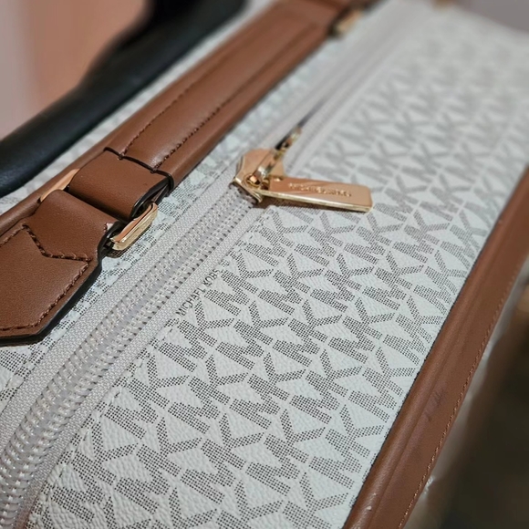 Michael Kors Luggage Set - Picture 3 of 12